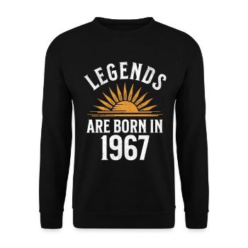 Legenden sind in 1967 geboren – Geschenkidee - Unisex Pullover - Schwarz - Vorne - Alina (178cm) & Michal (187cm)
