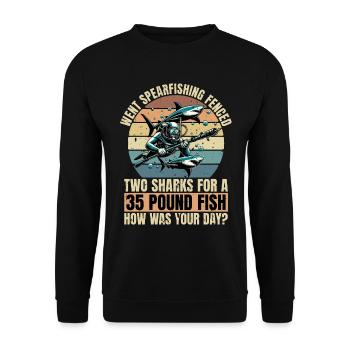 Went Spearfishing Fenced Two Sharks Snorkeling - Unisex Pullover - Schwarz - Vorne - Alina (178cm) & Michal (187cm)