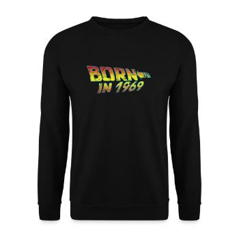 1969 Geburtstag Born in Back to Future - Unisex Pullover - Schwarz - Vorne - Alina (178cm) & Michal (187cm)