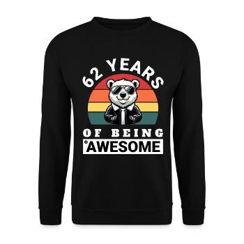 62 Years of Being Awesome Geburtstag Geschenkidee - Unisex Pullover - Schwarz - Vorne - Alina (178cm) & Michal (187cm)