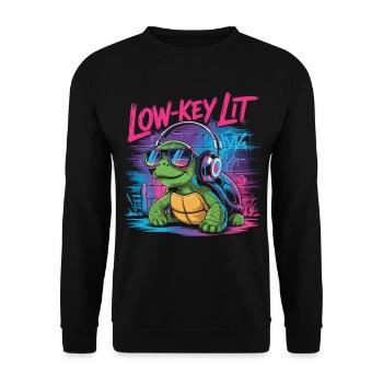 Low-Key Lit Schildkröte - Unisex Pullover - Schwarz - Vorne - Alina (178cm) & Michal (187cm)