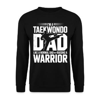 Taekwondo Dad - Raising a Warrior - Unisex Pullover - Schwarz - Vorne - Alina (178cm) & Michal (187cm)