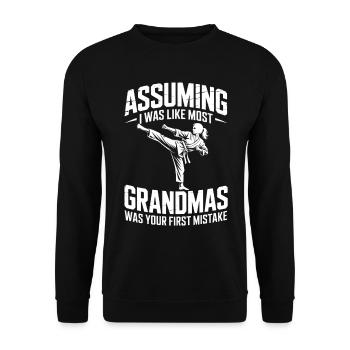 Kampfsport Oma Spruch Großmutter Karate - Unisex Pullover - Schwarz - Vorne - Alina (178cm) & Michal (187cm)