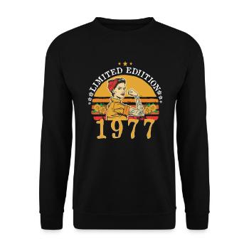 1977 Vintage Original 1977 Birthday Gift - Unisex Sweatshirt - black - Front - Alina (178cm) & Michal (187cm)