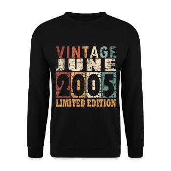 2005 Jahrgang geboren im Juni Geschenk - Unisex Pullover - Schwarz - Vorne - Alina (178cm) & Michal (187cm)