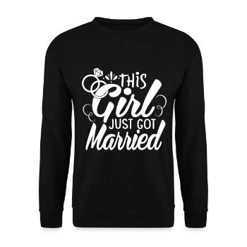 This Girl Just Got Married - Unisex Sweatshirt - black - Front - Alina (178cm) & Michal (187cm)