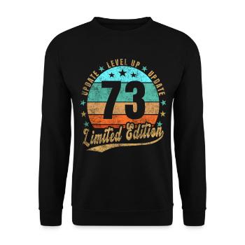 Update Level Up 73 Jahre Limited Edition Retro - Unisex Pullover - Schwarz - Vorne - Alina (178cm) & Michal (187cm)