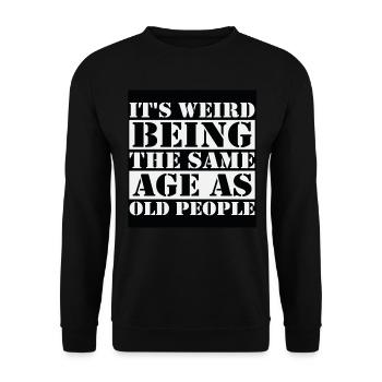 Es ist seltsam, im gleichen Alter wie alte Menschen zu sein - Unisex Pullover - Schwarz - Vorne - Alina (178cm) & Michal (187cm)
