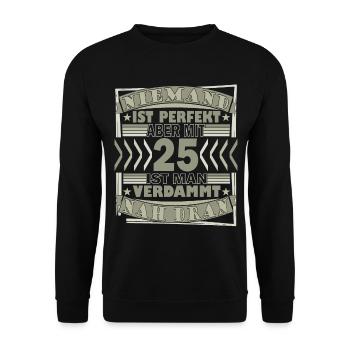 25. Geburtstag - Hergestellt 1998 Einzelstück - Unisex Pullover - Schwarz - Vorne - Alina (178cm) & Michal (187cm)