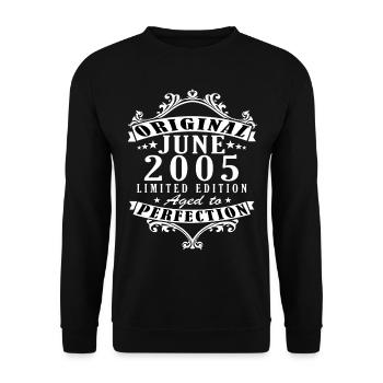 Juni 2005| Vintage Geschenk 2005 - Unisex Pullover - Schwarz - Vorne - Alina (178cm) & Michal (187cm)