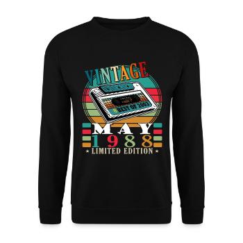 Mai 1988 Original Geburtstagsgeschenk Mai 1988 - Unisex Pullover - Schwarz - Vorne - Alina (178cm) & Michal (187cm)