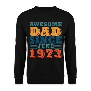 1973 Chemise de 50e anniversaire de style rétro - Sweat-shirt Unisexe - noir - Devant - Alina (178cm) & Michal (187cm)