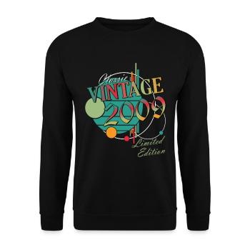Vintage 2009 - Born In June 2009 - Unisex Sweatshirt - black - Front - Alina (178cm) & Michal (187cm)