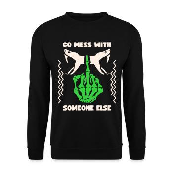 Frecher Spruch, Anti-Mobbing, Mittelfinger - Unisex Pullover - Schwarz - Vorne - Alina (178cm) & Michal (187cm)