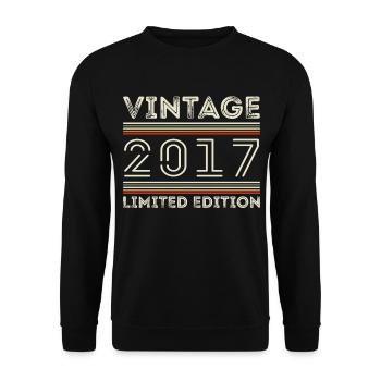 Vintage 2017 - Year 2017 Birthday Gift 2017 - Unisex Sweatshirt - black - Front - Alina (178cm) & Michal (187cm)