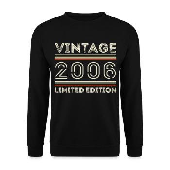 Vintage 2006 - Year 2006 Birthday Gift 2006 - Unisex Sweatshirt - black - Front - Alina (178cm) & Michal (187cm)