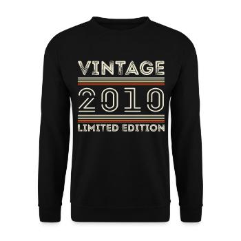Vintage 2010 - Year 2010 Birthday Gift 2010 - Unisex Sweatshirt - black - Front - Alina (178cm) & Michal (187cm)