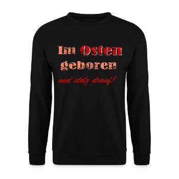 Im Osten geboren - Unisex Pullover - Schwarz - Vorne - Alina (178cm) & Michal (187cm)