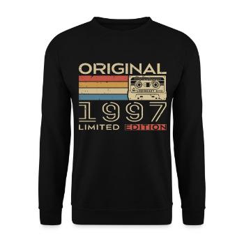 1997 Retro 1997 Geburtstagsgeschenk - Jahrgang 1997 - Unisex Pullover - Schwarz - Vorne - Alina (178cm) & Michal (187cm)