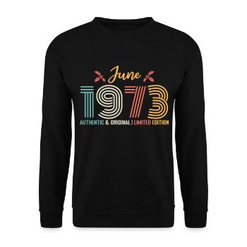 Juni 1973 Geburtstag Juni 1973 Juni Retro - Unisex Pullover - Schwarz - Vorne - Alina (178cm) & Michal (187cm)