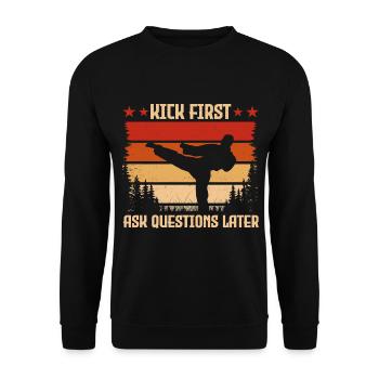 Kick d’abord, poser des questions ensuite - Sweat-shirt Unisexe - noir - Devant - Alina (178cm) & Michal (187cm)