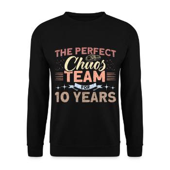 10th Wedding Anniversary Couple Design 10 Years of Marriage - Unisex Sweatshirt - black - Front - Alina (178cm) & Michal (187cm)