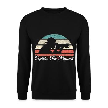 Cameraman Gift for Photographer - Unisex Sweatshirt - black - Front - Alina (178cm) & Michal (187cm)