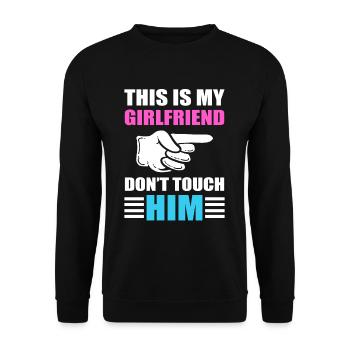 This is My Girlfriend Don't Touch Him LGBT Gay - Unisex Pullover - Schwarz - Vorne - Alina (178cm) & Michal (187cm)