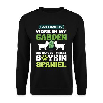In meinem Garten arbeiten und mit meinem Boykin - Unisex Pullover - Schwarz - Vorne - Alina (178cm) & Michal (187cm)