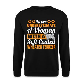 Unterschätzen Sie niemals eine Frau mit Soft - Unisex Pullover - Schwarz - Vorne - Alina (178cm) & Michal (187cm)