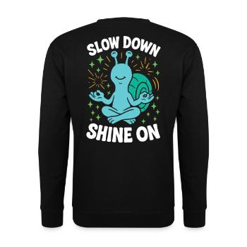 Slow Down Shine On Achtsamkeits-affirmation - Unisex Pullover - Schwarz - Hinten - Alina (178cm)
