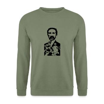 him_1clr_02 - Unisex Pullover - Armeegrün - Vorne - Alina (178cm) & Michal (187cm)