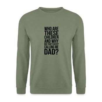 who are these children - Unisex Pullover - Armeegrün - Vorne - Alina (178cm) & Michal (187cm)