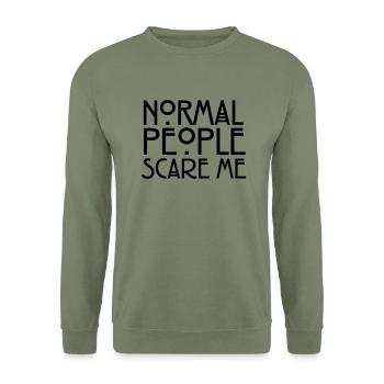 Normal People Scare Me - Unisex Pullover - Armeegrün - Vorne - Alina (178cm) & Michal (187cm)
