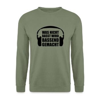 was nicht basst wird bassend gemacht - Unisex Pullover - Armeegrün - Vorne - Alina (178cm) & Michal (187cm)