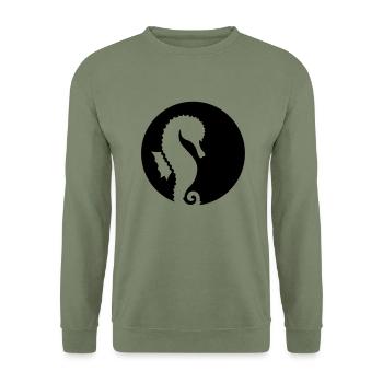 Seepferdchen - Unisex Pullover - Armeegrün - Vorne - Alina (178cm) & Michal (187cm)