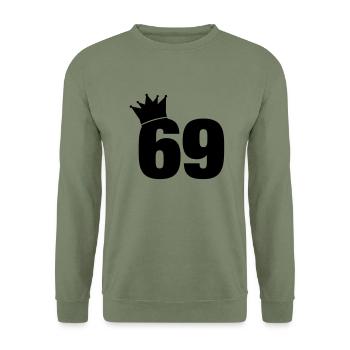 69_krone_f1 - Unisex Pullover - Armeegrün - Vorne - Alina (178cm) & Michal (187cm)