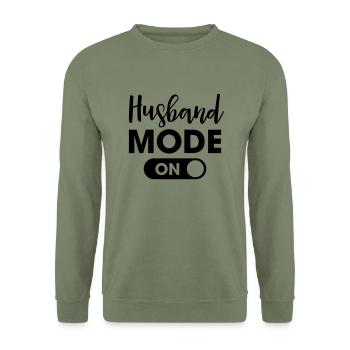 Husband Mode On - Unisex Sweatshirt - army green - Front - Alina (178cm) & Michal (187cm)