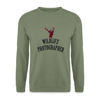 Wildlife Photographer (Deer, 2c) - Sweat-shirt Unisexe - vert militaire - Devant - Alina (178cm) & Michal (187cm)