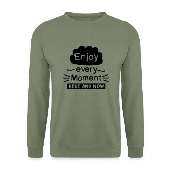 enjoy_every_moment - Unisex Pullover - Armeegrün - Vorne - Alina (178cm) & Michal (187cm)