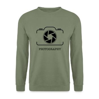 Photography - Unisex Pullover - Armeegrün - Vorne - Alina (178cm) & Michal (187cm)