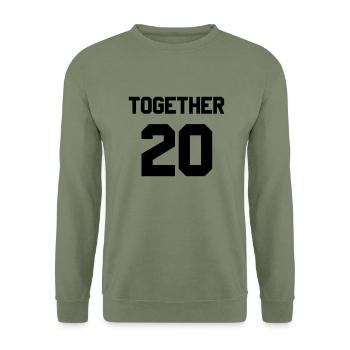 Together since Paarshirt - Unisex Pullover - Armeegrün - Vorne - Alina (178cm) & Michal (187cm)