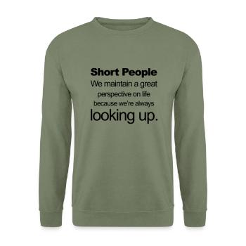 Short People - Unisex Pullover - Armeegrün - Vorne - Alina (178cm) & Michal (187cm)