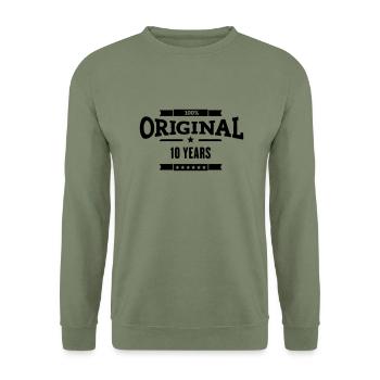 Original 10 Years - Unisex Pullover - Armeegrün - Vorne - Alina (178cm) & Michal (187cm)