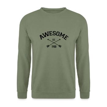 Awesome Est 1988 - Unisex Pullover - Armeegrün - Vorne - Alina (178cm) & Michal (187cm)
