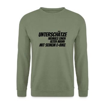 Unterschaetze niemals einen alten mann mit seinem - Unisex Pullover - Armeegrün - Vorne - Alina (178cm) & Michal (187cm)