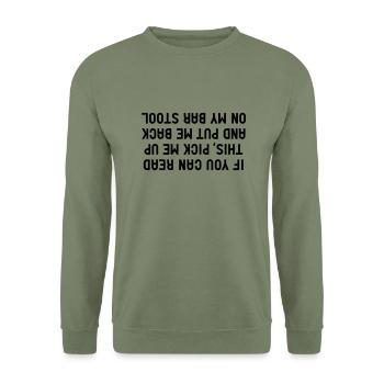 Bar Stool Biergarten Barhocker Kneipe Wiesn - Unisex Pullover - Armeegrün - Vorne - Alina (178cm) & Michal (187cm)