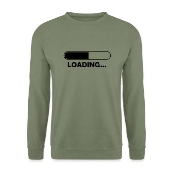 loading_001 - Unisex Pullover - Armeegrün - Vorne - Alina (178cm) & Michal (187cm)
