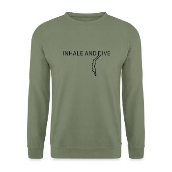 Inhale and Dive Plongée libre - Sweat-shirt Unisexe - vert militaire - Devant - Alina (178cm) & Michal (187cm)