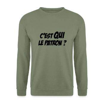 C'est QUI le Patron ? - Sweat-shirt Unisexe - vert militaire - Devant - Alina (178cm) & Michal (187cm)